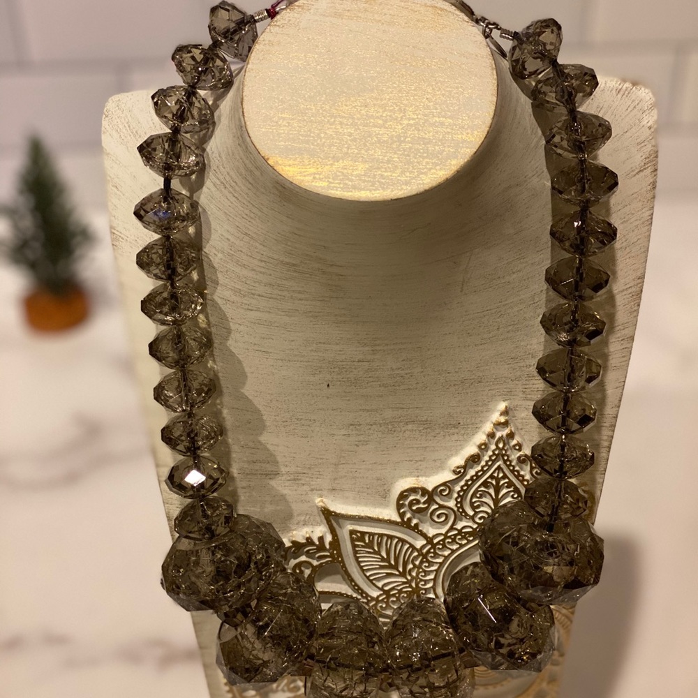 Very stylish big chunky beads necklace for women